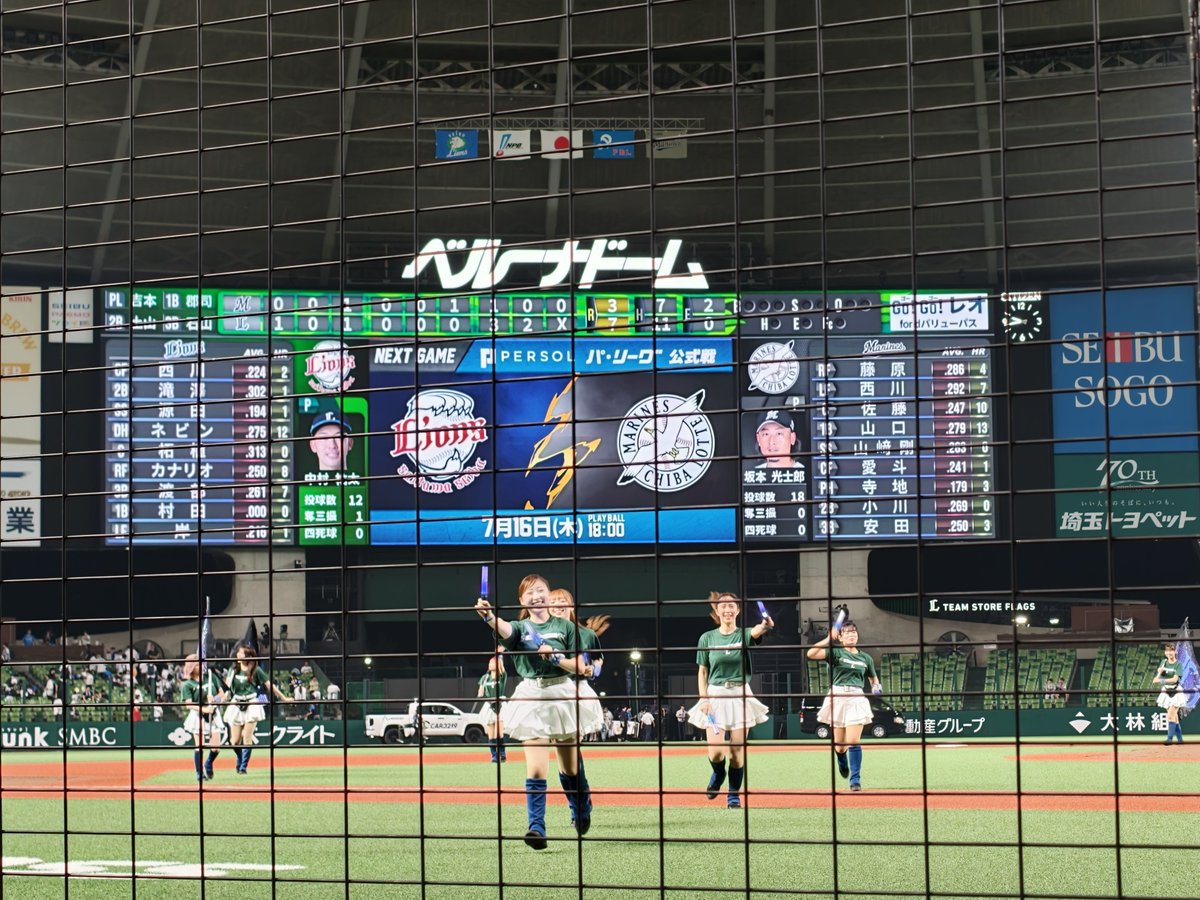 ninnikumasemase's tweet photo. れおほー
選手こんなに近くで見れて満足🦁 https://t.co/hcPdQXys6g