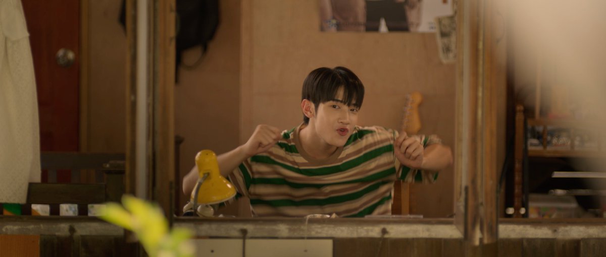 GMMTV's tweet photo. ไม่สบายก็บอก เดี๋ยวแฟนคนนี้จะไปอยู่เป็นเพื่อนเอง 🥰
#WhenOrangesFallEP10

@almondsleepp @___progresss___ https://t.co/EnJy6DL3sT