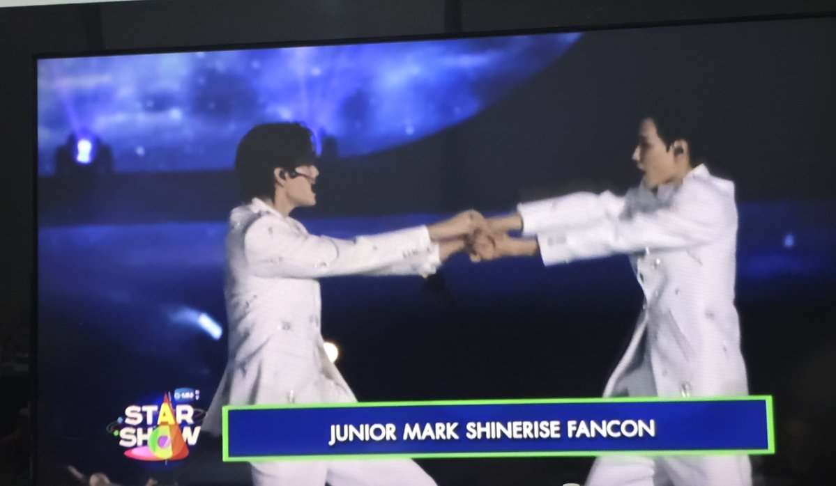 belle_laddawan's tweet photo. พรุ่งนี้ 20.30 น. มาย้อนความฟินความสนุกไปกับ JuniorMark ShineRise Fancon ได้ด้วยกันทาง gmm25 น้าาาาาาาา

#JuniorMark #junniorrs #markjrtn https://t.co/aFlqDn3WzT
