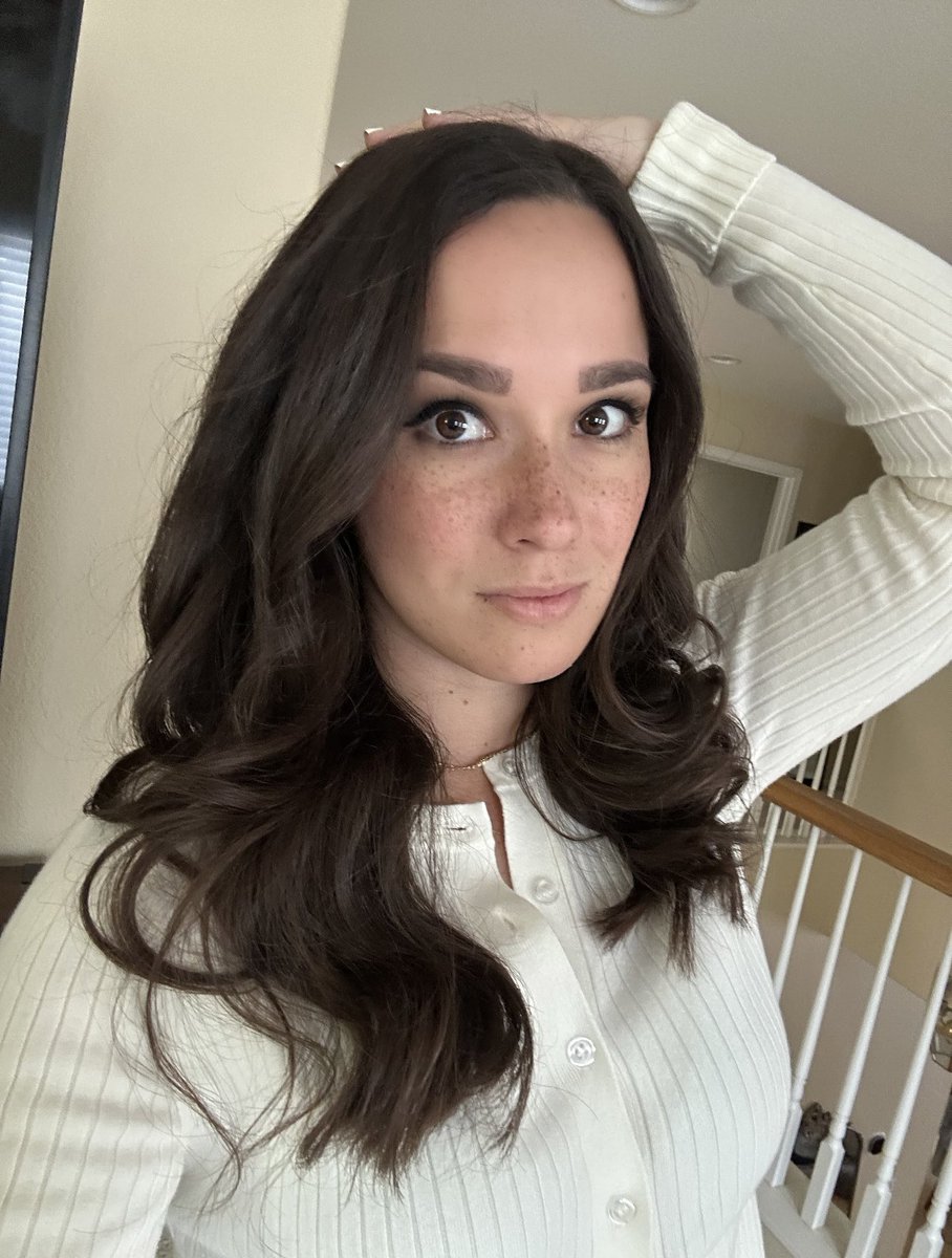 ArayaAlana's tweet photo. Good morning! I’m about to head to my favorite coffee shop to get some fresh pastries and a hot cup of coffee to start off the day right ☕️❤️🥰. https://t.co/7tQAxsnU6n