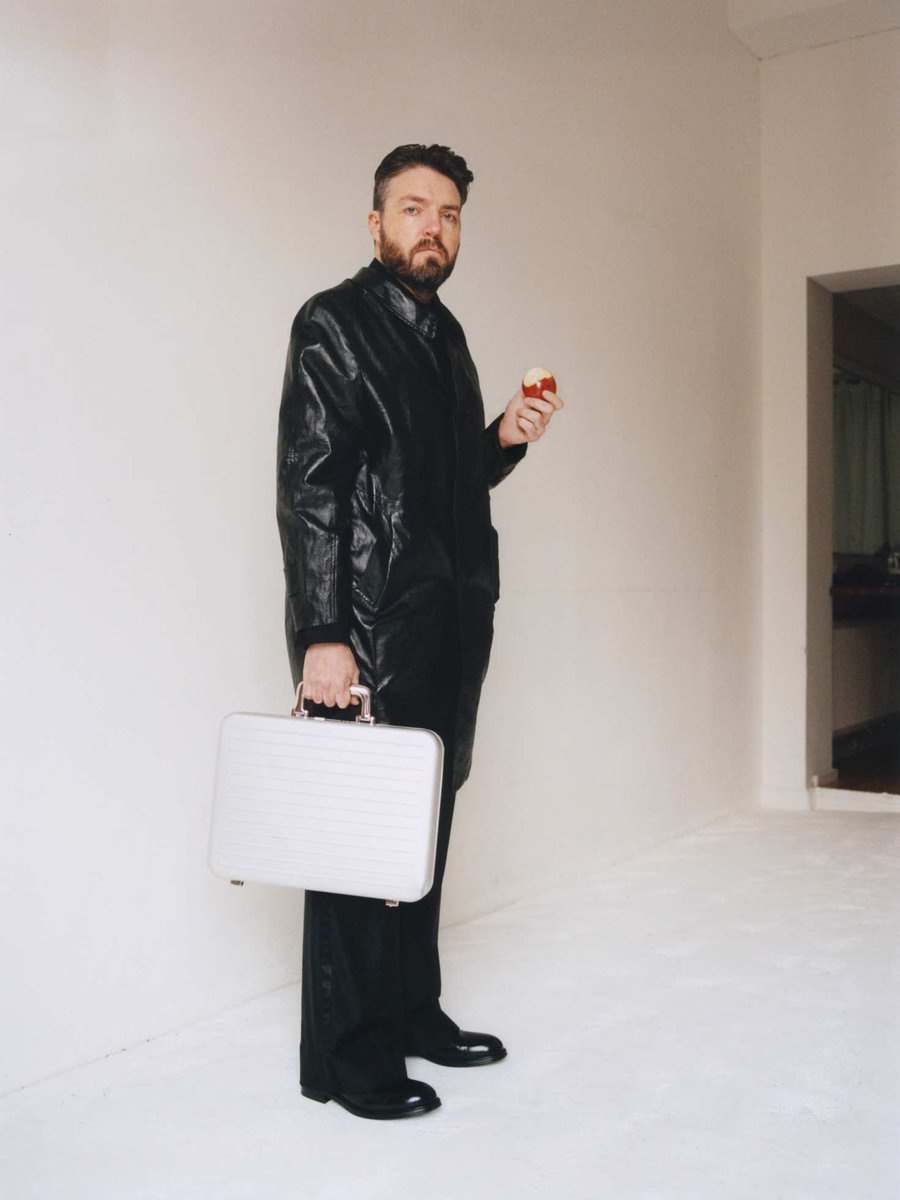 theladybeatric3's tweet photo. #BlackBag For the love of England 🦁🦁🦁 #TomBurke #BurkeBoost https://t.co/WpKrGdlRcB