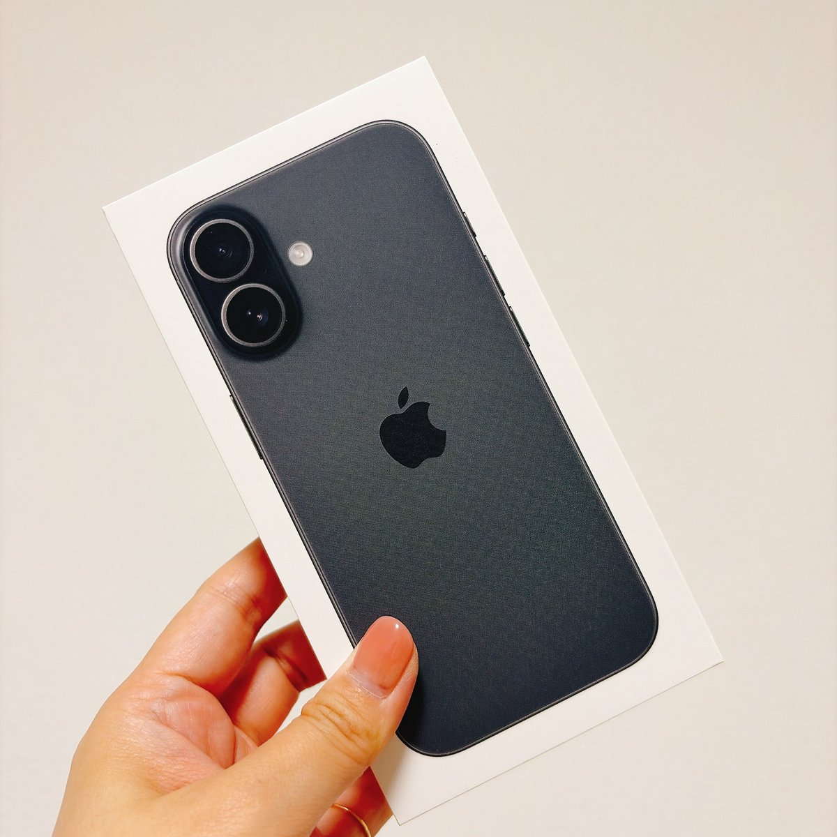 10362aaa's tweet photo. そんな中今日は値上がり前にと購入したiPhone17への機種変更に着手(=･ω･=) SIMｶｰﾄﾞ入れるとこないのしらなくて慌てた📱ﾃﾞｰﾀ移行は簡単でよかった✌️ https://t.co/6taxluWlRB
