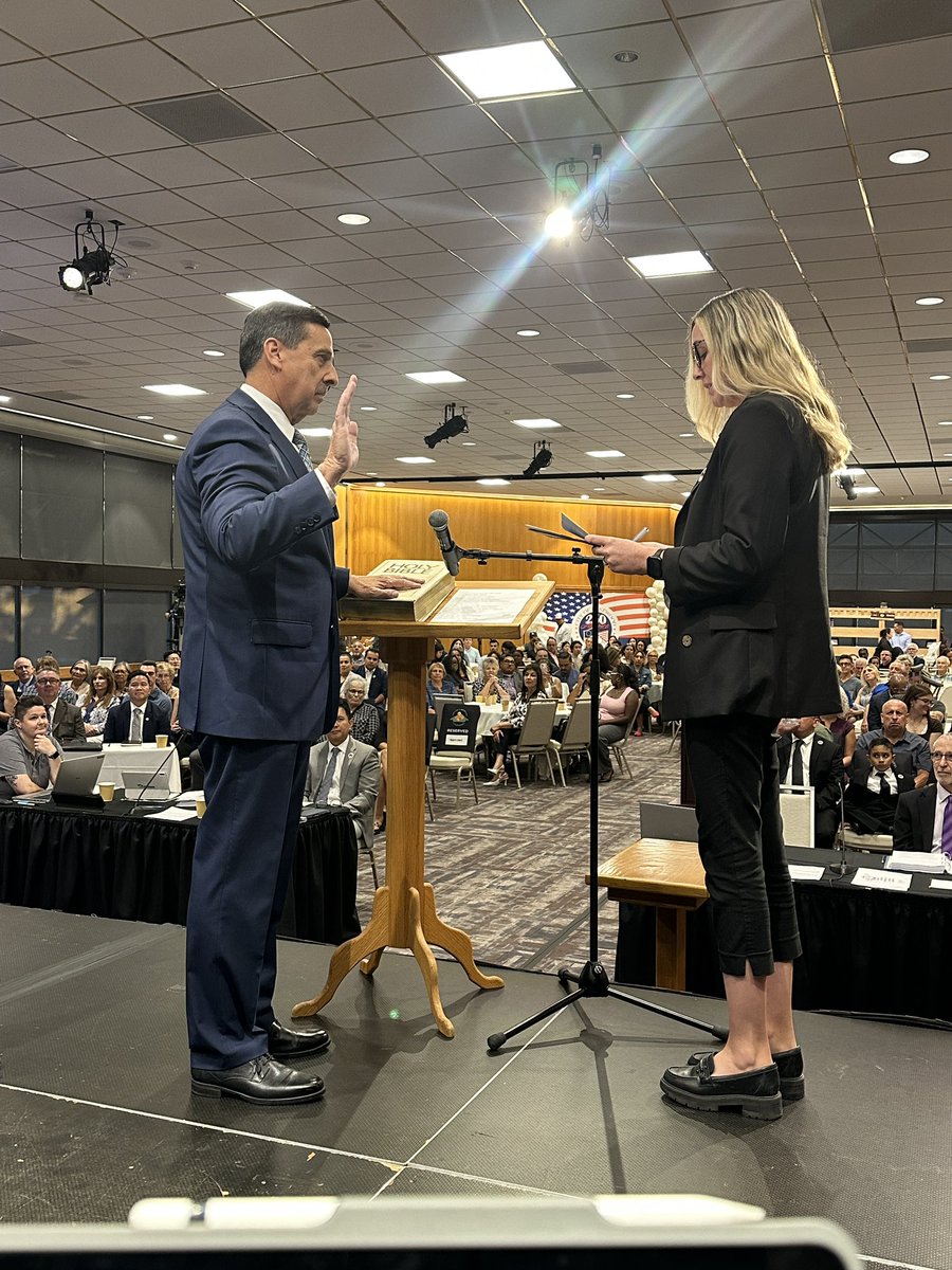 mayortoddrogers's tweet photo. Last night began a new term on the Lakewood City Council.  I am deeply honored to serve our city which means so much to me.  I will continue doing my best to protect and preserve our community for everyone who lives, works, and visits here.  Thank you Lakewood! https://t.co/xJGyg1pn4F