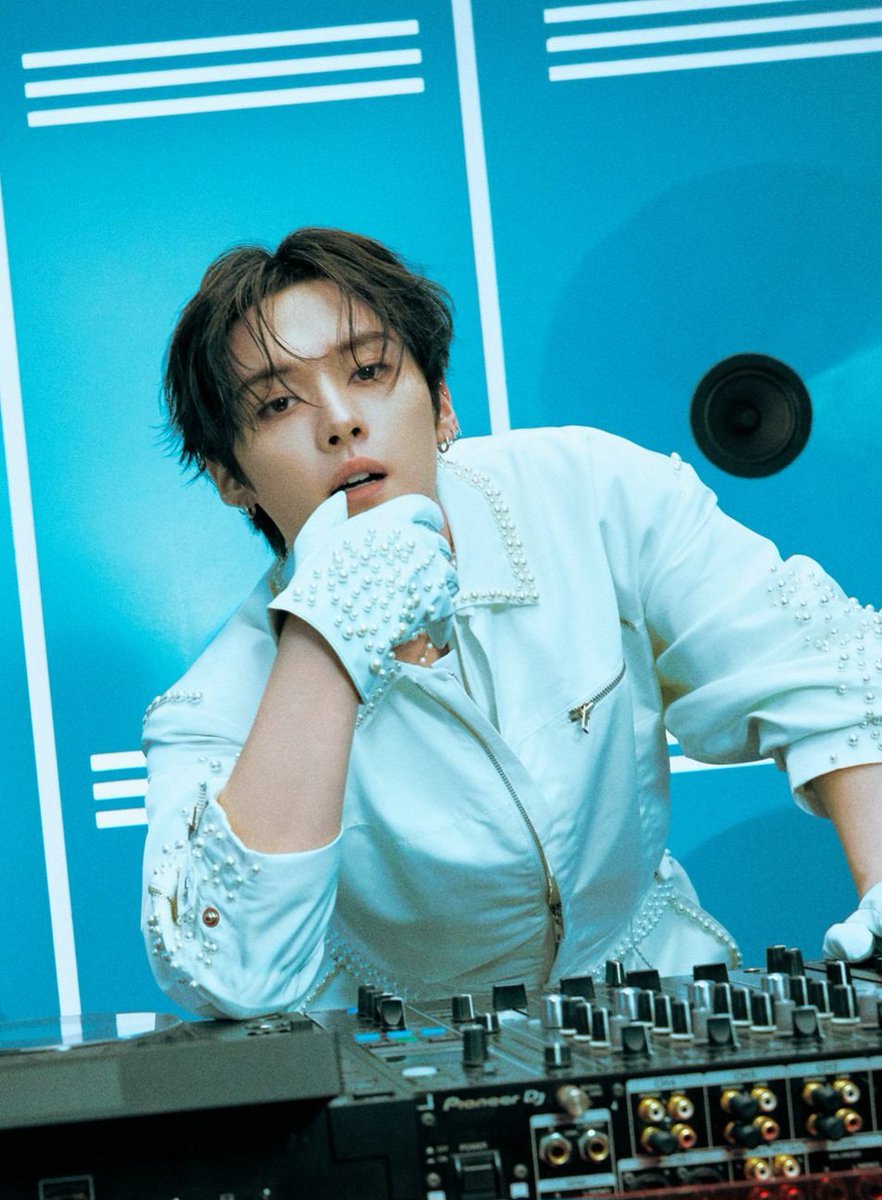 hannfluence's tweet photo. WHY IS HE SO HOT LIKE WHYYY ALSKCLNSLSKDKDJKANC https://t.co/yd9UFSNrHE