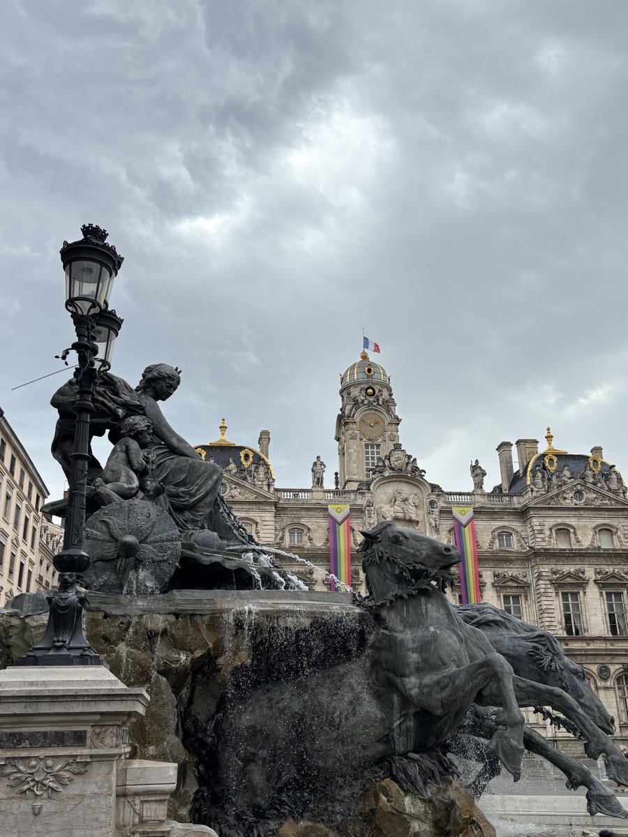 DanceMonsterDie's tweet photo. Purée mais Lyon c’est vraiment une jolie ville en fait https://t.co/W66EkdZTpt