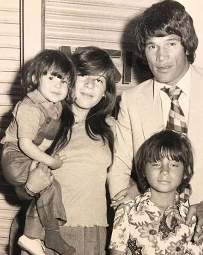 GiovanaDu's tweet photo. @mverasvolver87 @Su_Gimenez la #carismatica 😳😂
Su fue amante de #Monzon en plena película #LaMary, su actuación merecía un #Oscar😂 donde actuó de ella misma, dejó sin familia a los hijos de Monzón y sin marido a #PelusaMonzon
Y su "carrera" en TV se caracteriza por no saber de que habla😬🤪 https://t.co/Pwe6rHhJZC