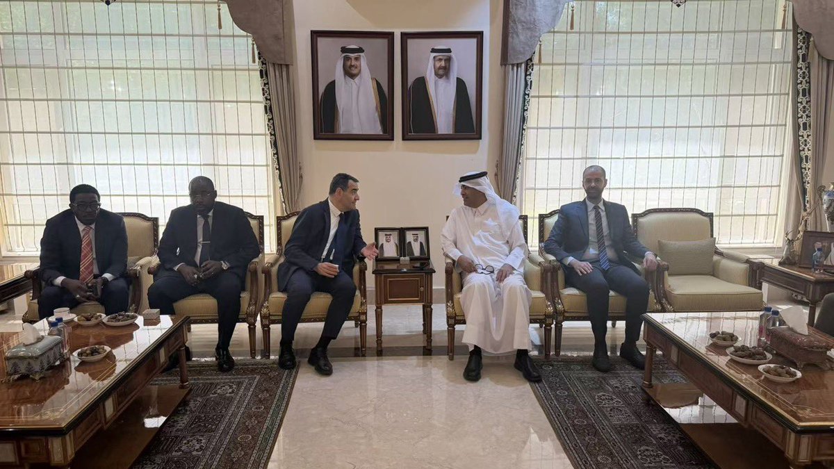 QatarEmb_China's tweet photo. جانب من تلقي سعادة السفير التعازي في فقيد الوطن الكبير https://t.co/EN089j9jkJ