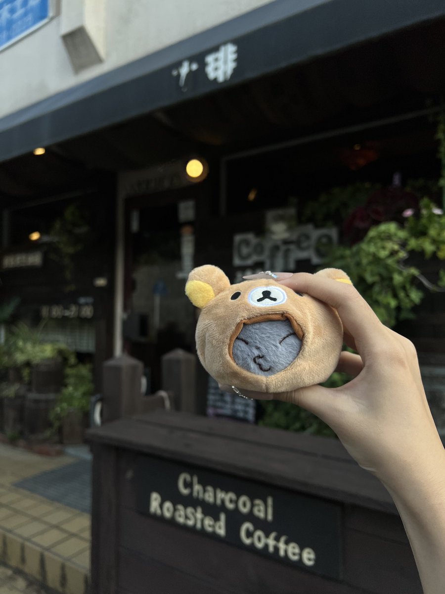 mscherilady's tweet photo. รีวิวเมืองที่ไปตามอึนซอก 
📍manazuru, kanagawa

เหมือนอยู่ในการ์ตูนโปเนียว แนะนำให้ขับรถดีที่สุด ช่วงนี้เป็นฤดูร้อนเดินจนขาลากเหงื่อซก (ถ้าไปฤดูหนาวก็คงเหนื่อยเหมือนเดิม) แต่ถ่ายรูปสวยจริงชอบมากกกๆ ในรูปคือไม่แต่งสีใดๆ แค่เดินออกจากรถไฟกลิ่นทะเลก็ลอยมาแล้ว https://t.co/Vm0dHSH5tZ