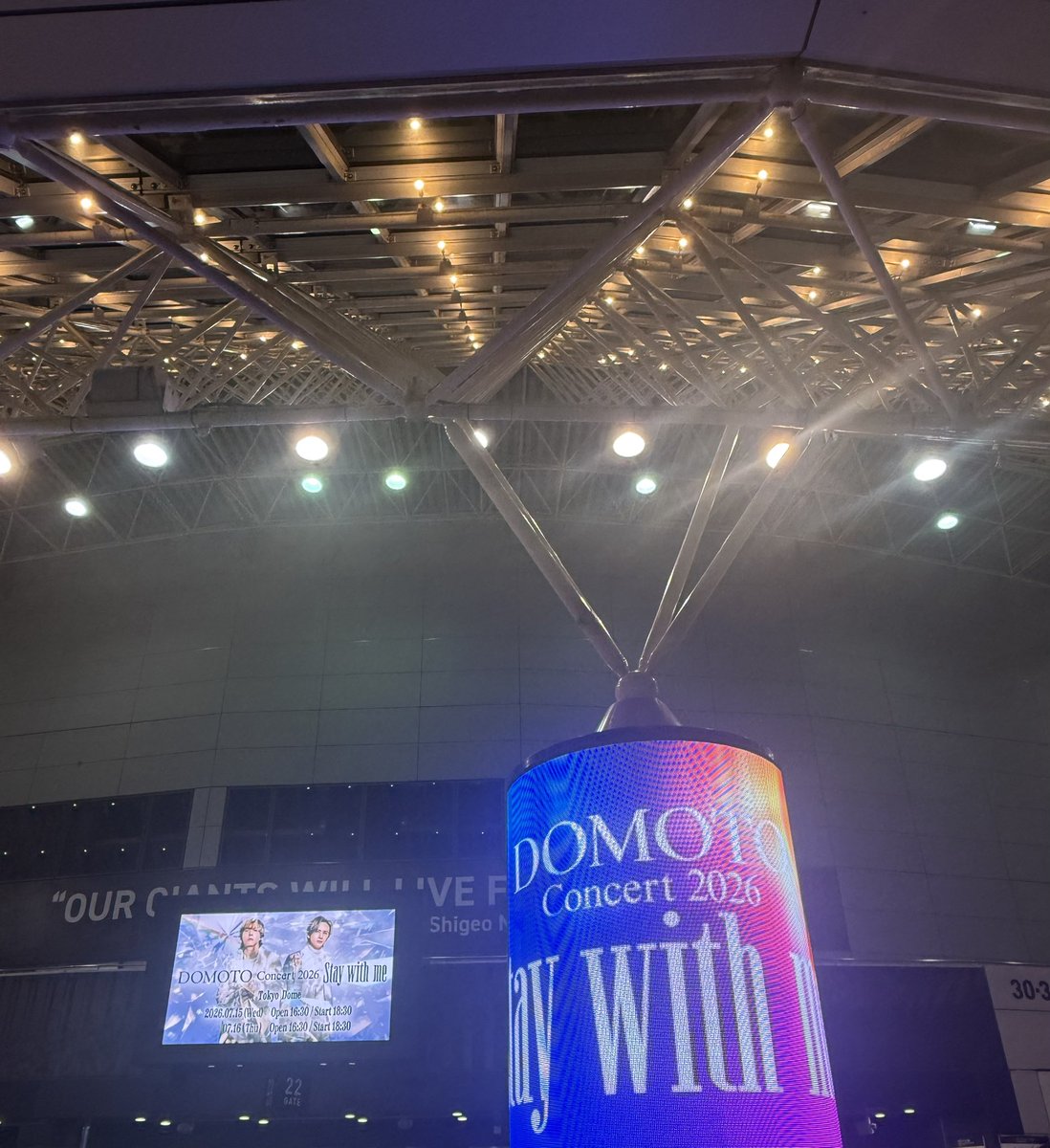 yutapag2's tweet photo. 改名して初めてのドーム✨
古参にはたまらないセトリ🤣
東京フィルハーモニー交響楽団の皆さんの壮大演奏で歌うお二人はもう輝きが半端なく今夜は興奮して眠れそうにない!
相変わらずお口の悪い光一くん笑
それを微笑みながらなだめる剛くん👍
この2人の関係性が大好き🫶
#DOMEtoDOMOTO https://t.co/M4tv9Ob3Ct