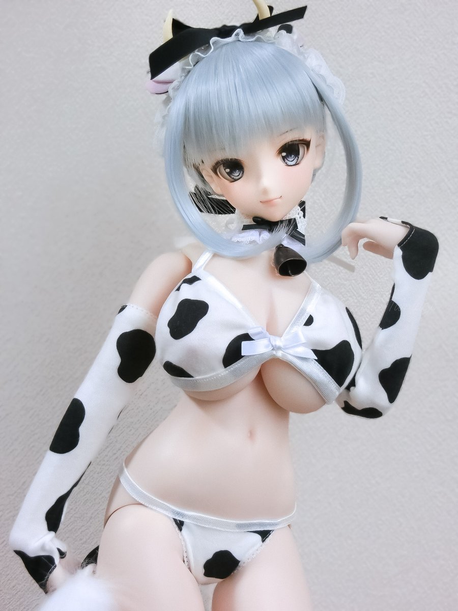 UtaTumugi's tweet photo. 牛乳を飲もうー🥛 https://t.co/i3BHRQbHc6