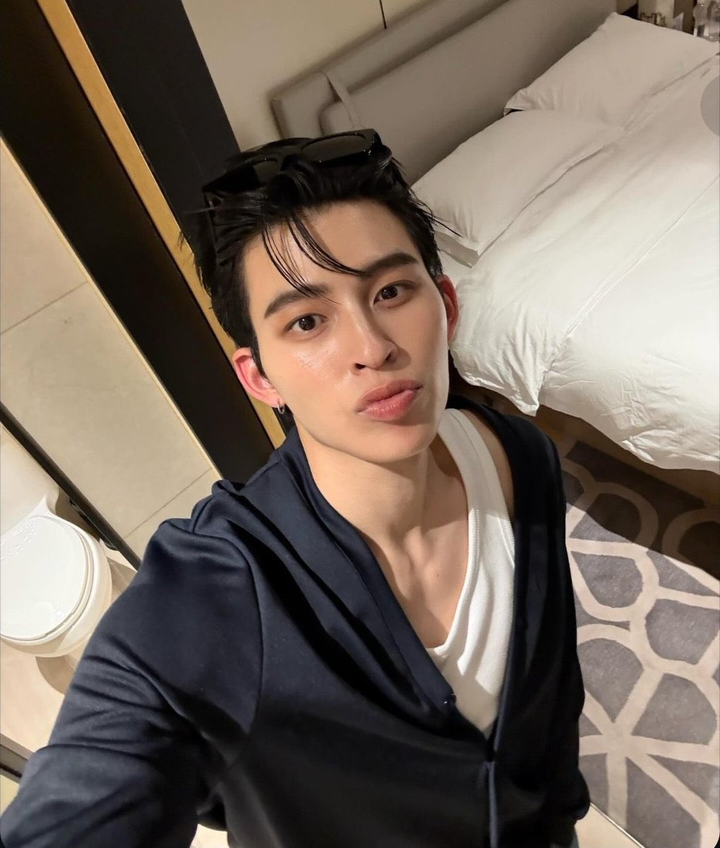 michmyg's tweet photo. POR QUÉ USASTE ESA CANCIÓN EL DÍA QUE FUISTE A VERLO, EHHH??? USUARIO PPNARAVIT EXIJO UNA EXPLICACIÓN MSMNKSM dime por qué DIME 

el hecho de que se haya puesto tan lindo ese día, que USÓ SHORTS y subió un tiktok con ESA canción, ME TRAE DELIRANDO <333 https://t.co/lw1ImSTZNz