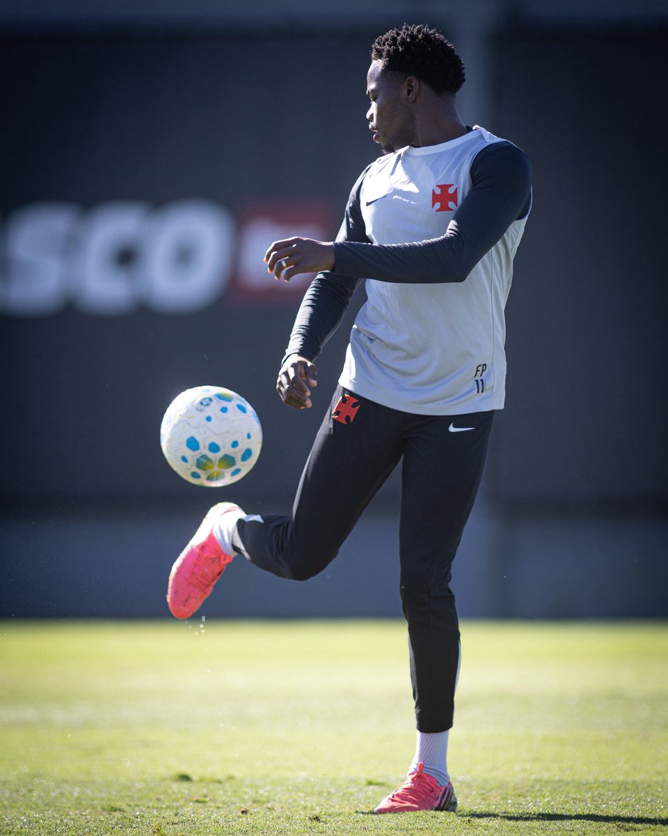 VascodaGama's tweet photo. Preparação finalizada para o retorno do Brasileirão, contra o Vitória, no Barradão ⚔️💢

📸: Matheus Lima | #VascoDaGama https://t.co/79SyUMfiTn
