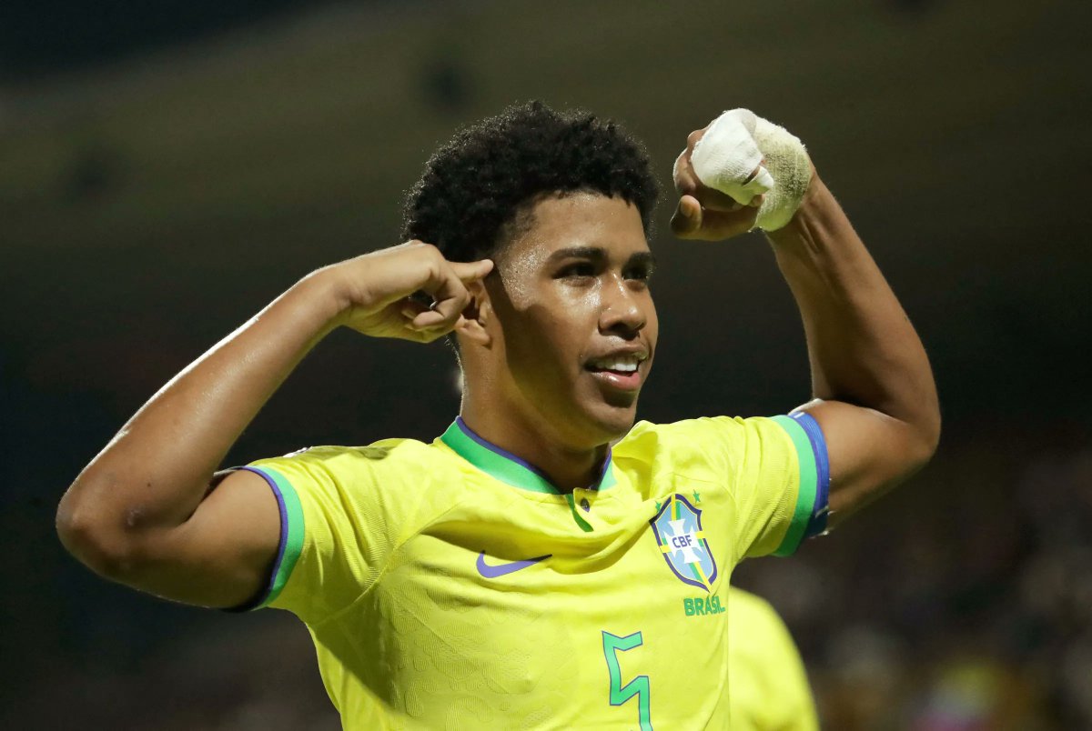 UnitedStandMUFC's tweet photo. 🗣️🇧🇷Santos on Cunha: “I already sent a message to him [Matheus Cunha]. He told me that if I needed anything I should ask him and he said, ' Welcome to the BIGGEST club’. I'm excited to meet him”. ❤️ https://t.co/ACbJBi04Z6