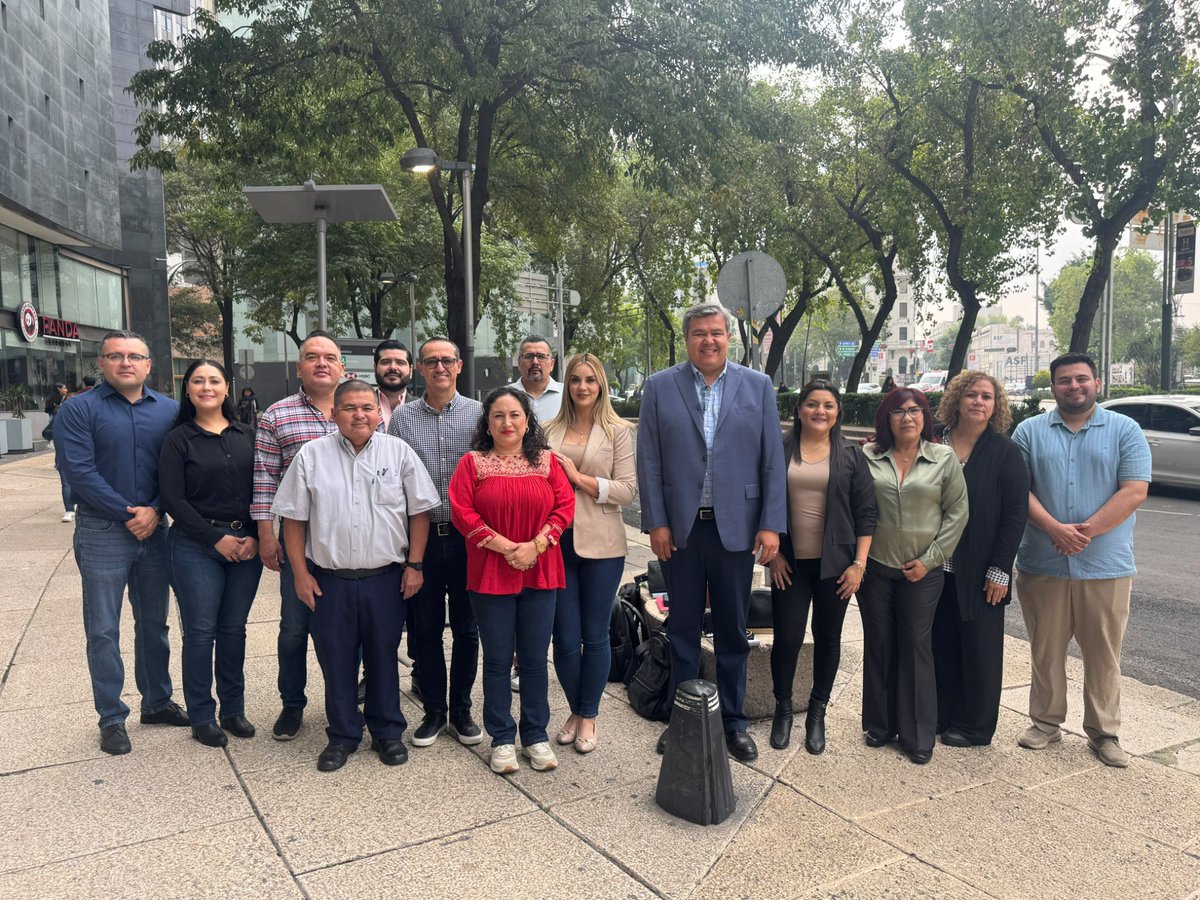 OctavioAlmada1's tweet photo. ¡Buenos días! 😃

Hoy participaremos en la reunión nacional encabezada por nuestra secretaria de Bienestar, @Letamaya, junto a los 9 directores regionales de Sonora y las y los coordinadores de los Programas para el Bienestar.

Seguimos evaluando avances y fortaleciendo el trabajo en territorio para cumplir con la encomienda de nuestra 🇲🇽 PresidentA @Claudiashein: estar cerca del pueblo y garantizar que los apoyos lleguen de manera directa a quienes más los necesitan.

El poder solo tiene sentido cuando se pone al servicio de los demás. 🙌

#PorElBienDeTodosPrimeroLosPobres