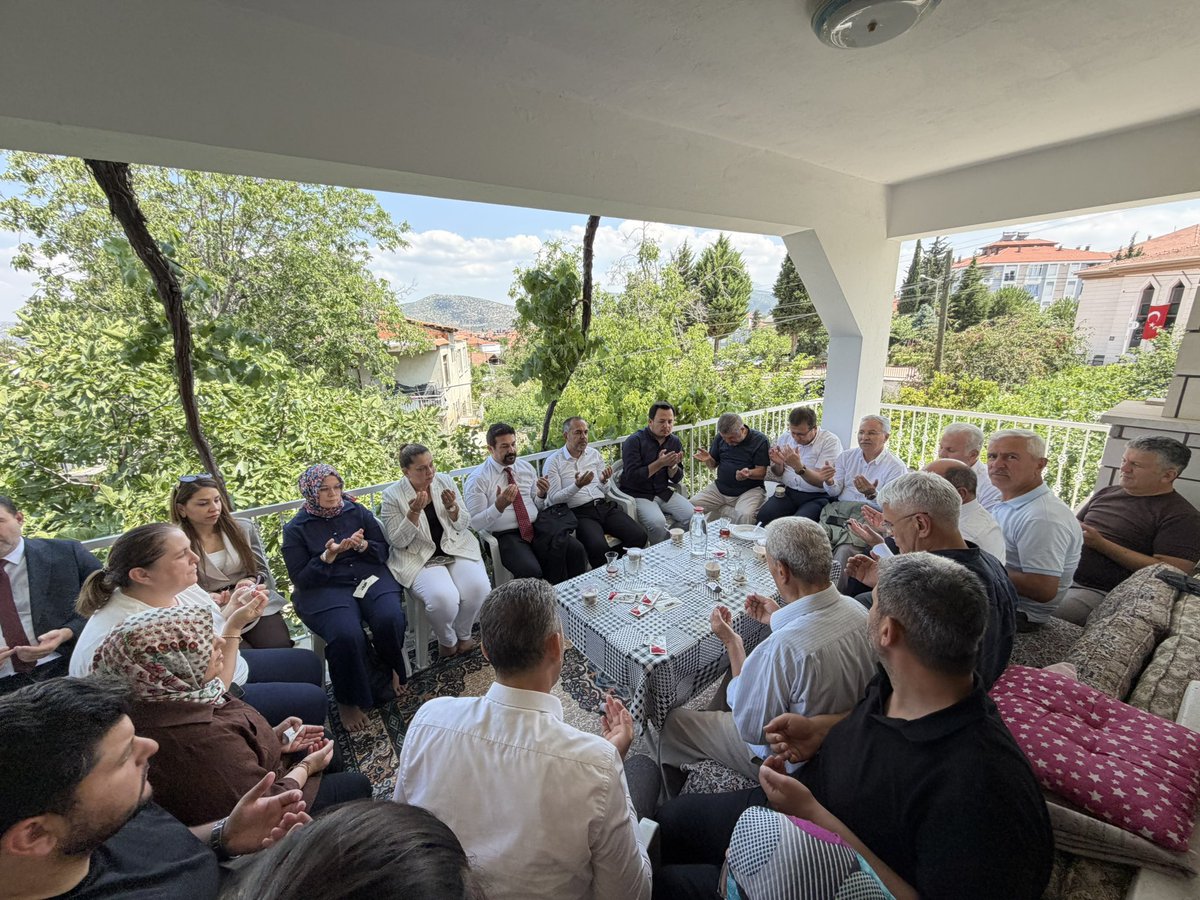 Ak_Korkuteli's tweet photo. İl Başkanımız Sayın Ali Çetin, İlçe Başkanımız Sayın Osman Nuri Kök, ilçe başkanlarımız ve teşkilat mensuplarımızla birlikte; İl Başkanımız Sayın Ali Çetin’in kıymetli babası, değerli büyüğümüz Niyazi amcamızı ziyaret ettik. https://t.co/FHtZan3muO