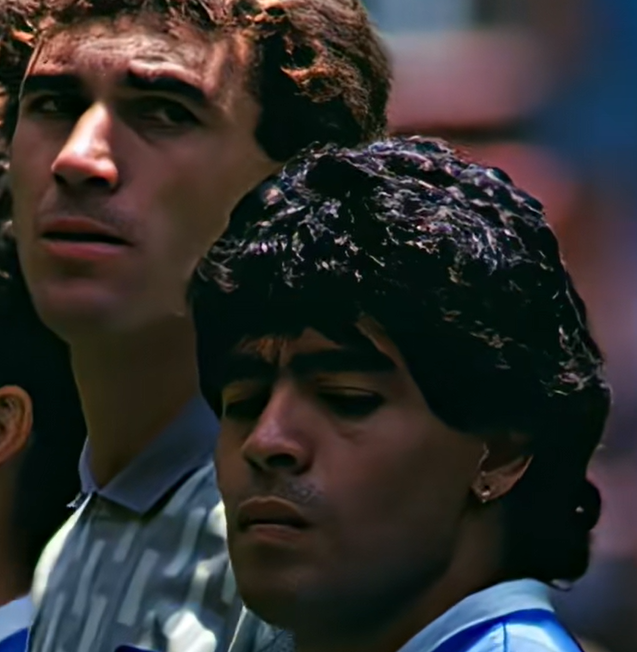 PublinewsGT's tweet photo. VIDEO: Se repite la historia: 40 años después de la “Mano de Dios”, Argentina vs Inglaterra revive los goles que llevaron a Diego y compañía a la gloria. ⚽🔥 #Maradona #LaManoDeDios #ArgentinaInglaterra #HistoriaDelFútbol
Mira el video aquí📌}
https://t.co/h6k77Kaysk https://t.co/Itq04031po