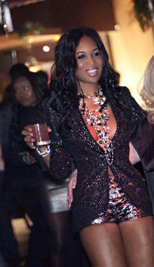 thabisomohapii's tweet photo. Marlo Hampton wearing chanel cruise 2011 https://t.co/YJO6GNnLMn