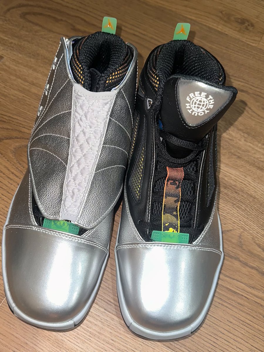 JustFreshKicks's tweet photo. Free The Youth x Air Jordan 16 SP "Metallic Silver" 🦅

🗓️ July 17th
💰 $250 https://t.co/535WrkbGbq