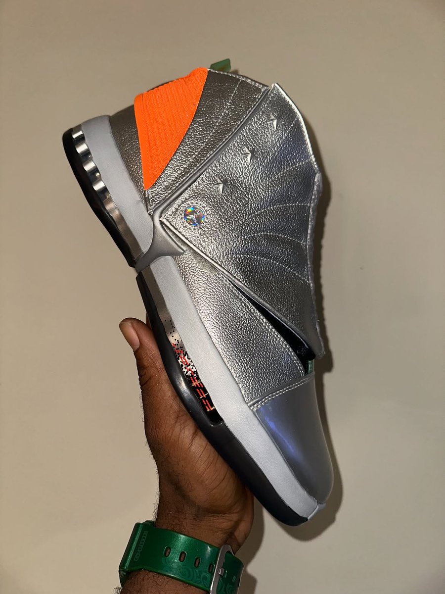 JustFreshKicks's tweet photo. Free The Youth x Air Jordan 16 SP "Metallic Silver" 🦅

🗓️ July 17th
💰 $250 https://t.co/535WrkbGbq