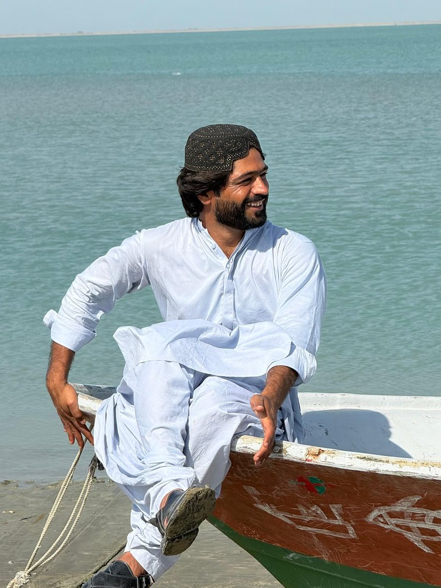 Hussain53494432's tweet photo. میرےبھائی آصف بلوچ کو13جولائی کی صبح کوئٹہ سےاغواء کیا گیاجسکےبعدسےانکاکوئی سراغ نہیں مل سکاہےخاندان شدید کرب میں مبتلا ہے​تمام طبقہ فکرکےلوگوں انسانی حقوق کےعلمبرداروں اورصحافیوں سےاپیل ہےکہ آصف کی باحفاظت بازیابی کےلیےآواز اٹھائیں​#ReleaseAsifBaloch
#ReleaseBalochMissingPersons https://t.co/f8bDinnRiI