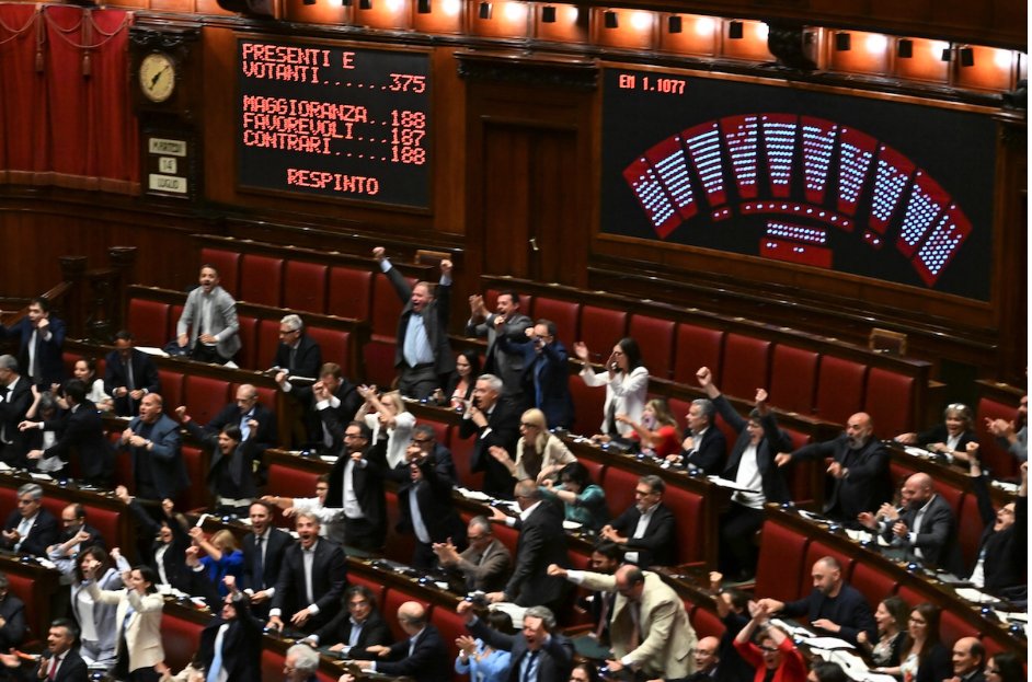 TullioFlorio's tweet photo. @FratellidItalia Da questo pannello sembrerebbe che i franchi tiratori, almeno una trentina siano nelle vostre file....ve la cantate e ve la suonate da soli https://t.co/OxrmuaN1KI