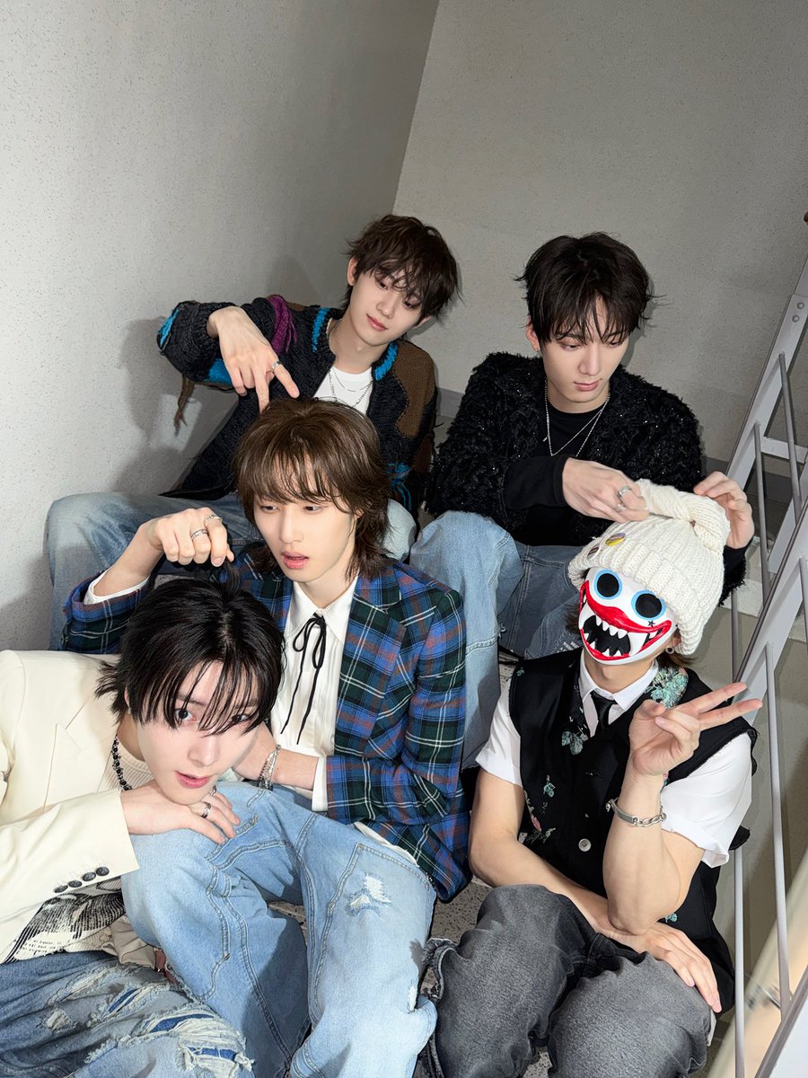 hrtzwav's tweet photo. 🎉𝒉𝒓𝒕𝒛.𝒘𝒂𝒗 𝒅𝒆𝒃𝒖𝒕 100𝒅𝒂𝒚𝒔!🎉

#hrtzwav_debut_100days
#hrtzwav #하츠웨이브 https://t.co/edr2cJu2sM