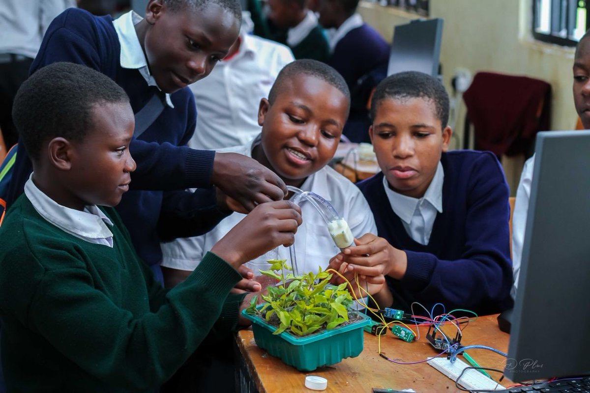 UNICEFTanzania's tweet photo. The future belongs to young people with the skills to innovate.

Through the partnership between the @CanadaDev and UNICEF Tanzania, @ProjektInspire STEM Hubs are equipping adolescents with coding, digital learning and STEM skills for tomorrow's opportunities.

#ForEveryChild https://t.co/3Zq6KYNKAk