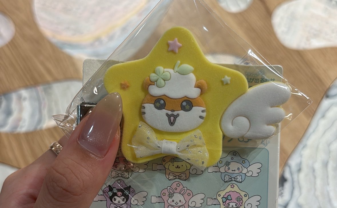 j82902831's tweet photo. サンリオ キラキラウィッシュ シークレット前髪クリップB 交換

【譲】コロコロクリリン

【求】ふわふわにゃんこorポムポムプリン

郵送交換
お気軽にお声掛けください🙇‍♂️

 #サンリオ前髪クリップ　#サンリオ交換 https://t.co/7KSQsD5il5