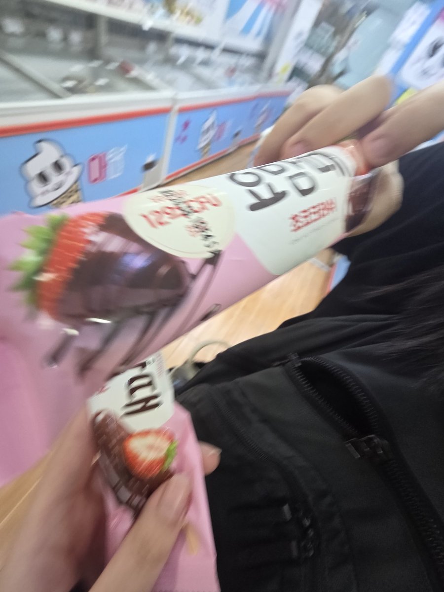 Lunoi_125's tweet photo. 전에 칭구랑 찍은거 (≡・x・≡) https://t.co/BTDlE6zo3B