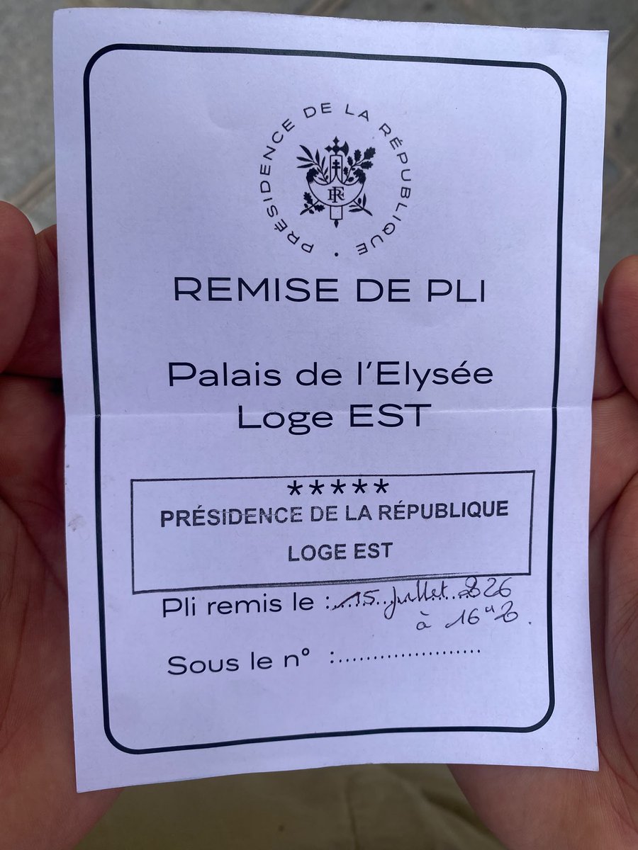allianceVITA's tweet photo. #Findevie : Près de 25 000 signataires pour notre lettre ouverte au Président de la République que nous venons de déposer à l’Élysée ! Contre une loi indigne et fratricide, nous demandons solennellement à @EmmanuelMacron de renoncer à la légalisation de l'euthanasie. #Mourantspasencombrants