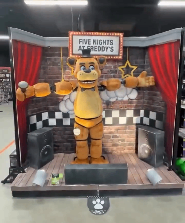 JonnyBlox's tweet photo. Official teaser for the Freddy Fazbear Spirit Halloween animatronic!

Retails for $499 🐻

(Via: SpiritHalloween)
#fnaf #fivenightsatfreddys https://t.co/VCLZjnVioL