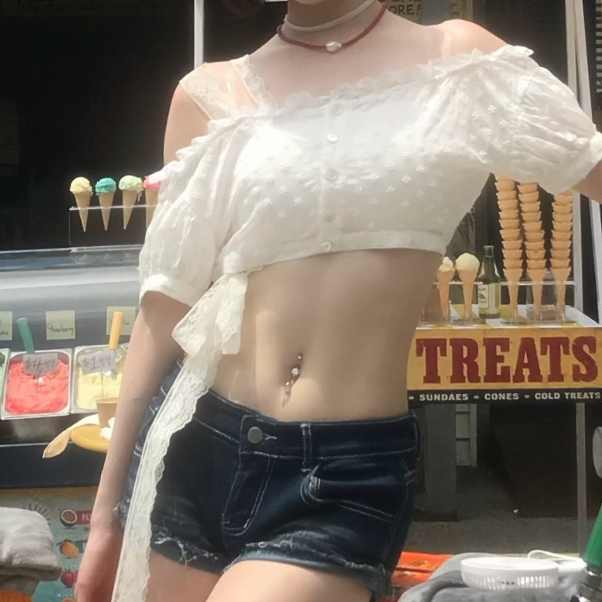 fairyasa37's tweet photo. her belly piercing oh my god https://t.co/k3Rmk0LOxB