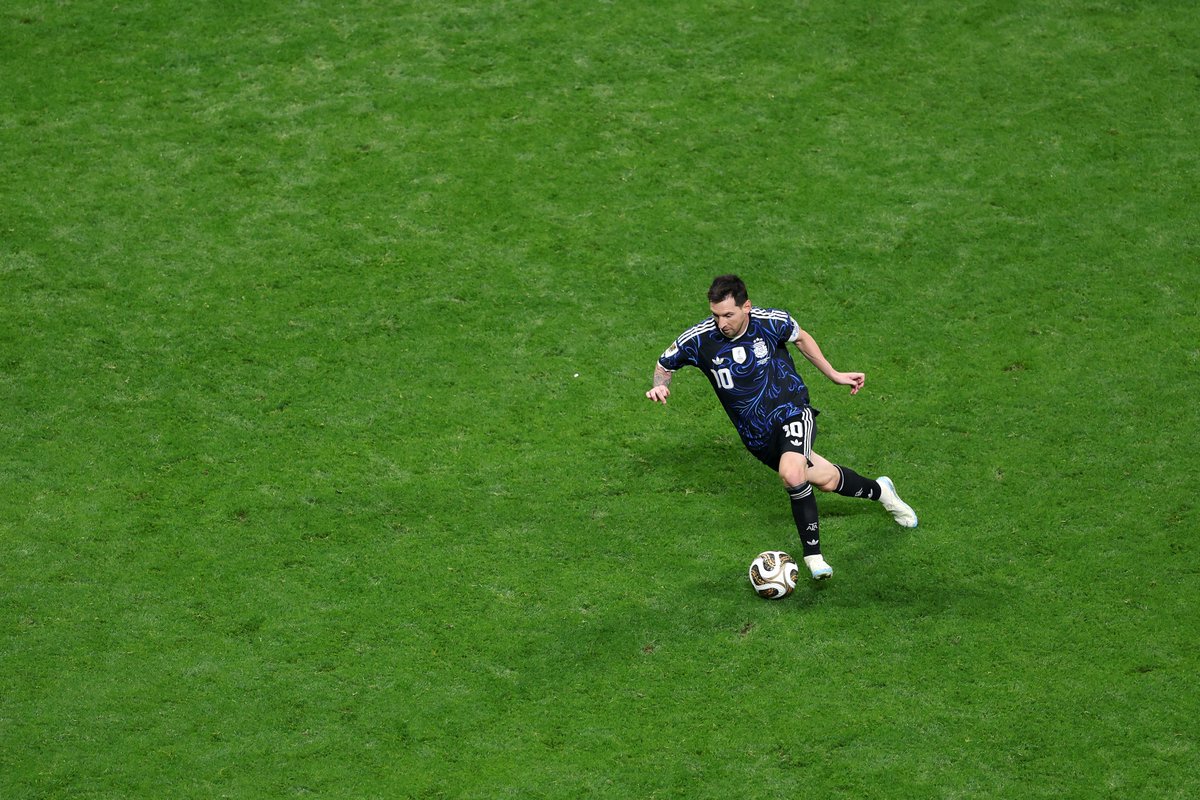 CONMEBOL's tweet photo. ¡@Argentina aprieta buscando el empate! 🇦🇷

#CopaMundialFIFA https://t.co/TyF1QLtyob