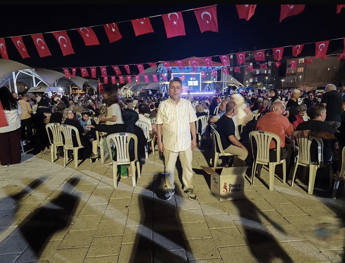 kozmemok's tweet photo. 15 Temmuz, söz konusu vatan olduğunda bu milletin nasıl kenetlendiğinin en güçlü kanıtıdır. Demokrasimiz ve bağımsızlığımız için can veren şehitlerimizi rahmetle, gazilerimizi minnetle anıyoruz. Vatan, kahramanlarının cesaretiyle ilelebet özgür kalacaktır. https://t.co/eSB9U11yy9