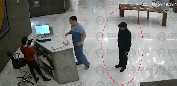 josmar68's tweet photo. Pinche Guardia a leguas se ve que le paga ese narco llamado Octavio Jorge Cortés Jiménez y pues el guey recibe ordenes de hacerse pendejo y claro tambien de avisarle a su habitacion si ve movimientos sospechosos al hotel‼🤔🤨🤨
hotel Park Life Paradox
Santa Fe
#Mexico https://t.co/0qvw9yOsQr