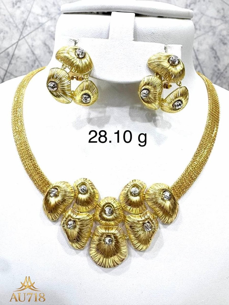 au718goldstore's tweet photo. Where design meets devotion to detail. Every curve and contour of this gold set is a testament to the superior artistry that defines our atelier. LuxuryJewelry #GoldAddict #FineJewelry #JewelryOfTheDay #TraditionalWear #GoldCollection https://t.co/yw4c4XTqoF