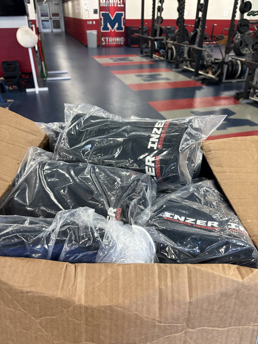 HokaHeyAP's tweet photo. A big thanks to Inzer for the knee sleeves. We appreciate you helping our Powerlifting team. @HokaHeyBooster @HokaHeyFootball https://t.co/AQludLL7NZ