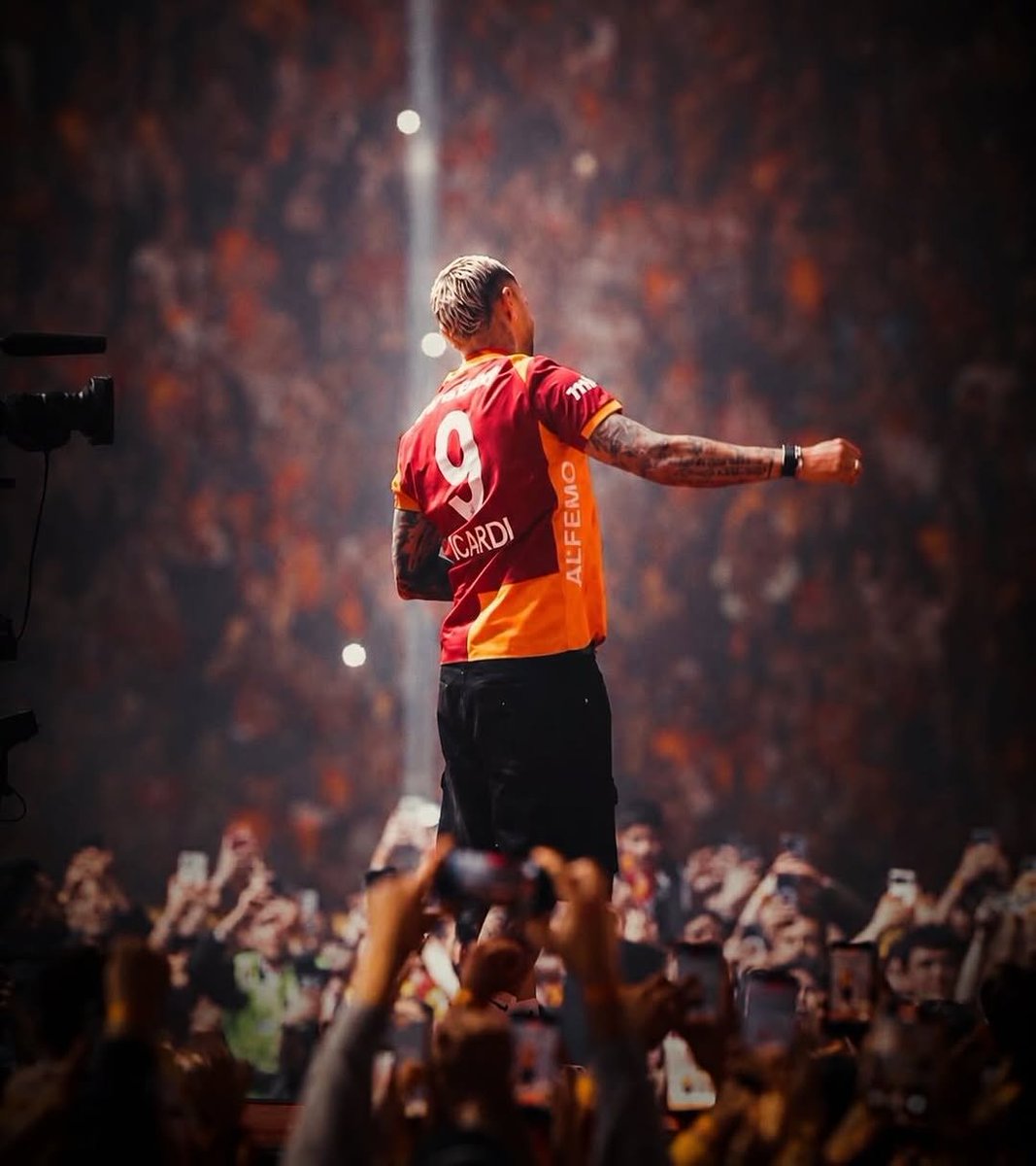 efiloglu_yuksel's tweet photo. @GalatasaraySK Bittimi yani bir devir sona mı erdi?
Teşekkür mauro icardi
Bütün yaşattıkların için. https://t.co/XOKYRhGFKY