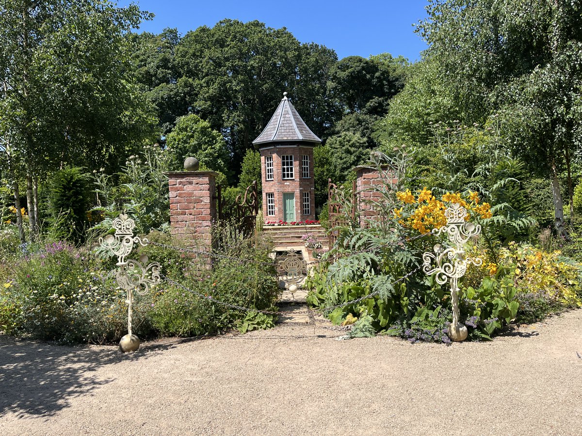 caronellen's tweet photo. Antrim Castle Gardens yesterday https://t.co/87Gq0bjbnT