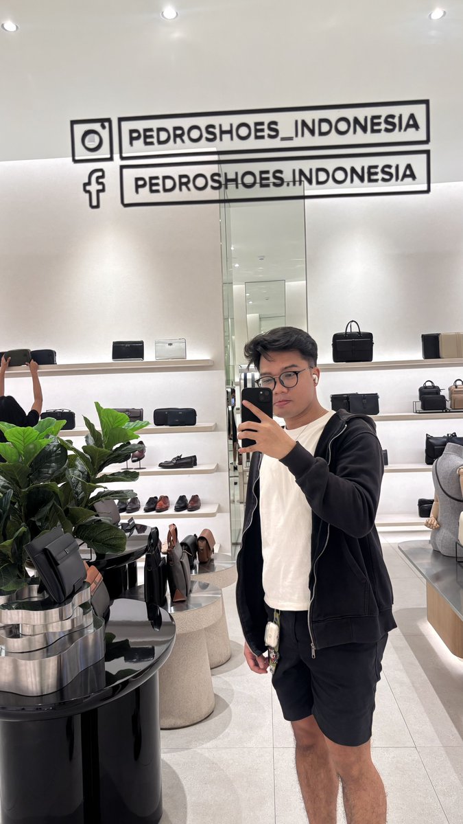 kendtot_'s tweet photo. Pov : nemenin kamu belanja https://t.co/g6YKwVVS6L
