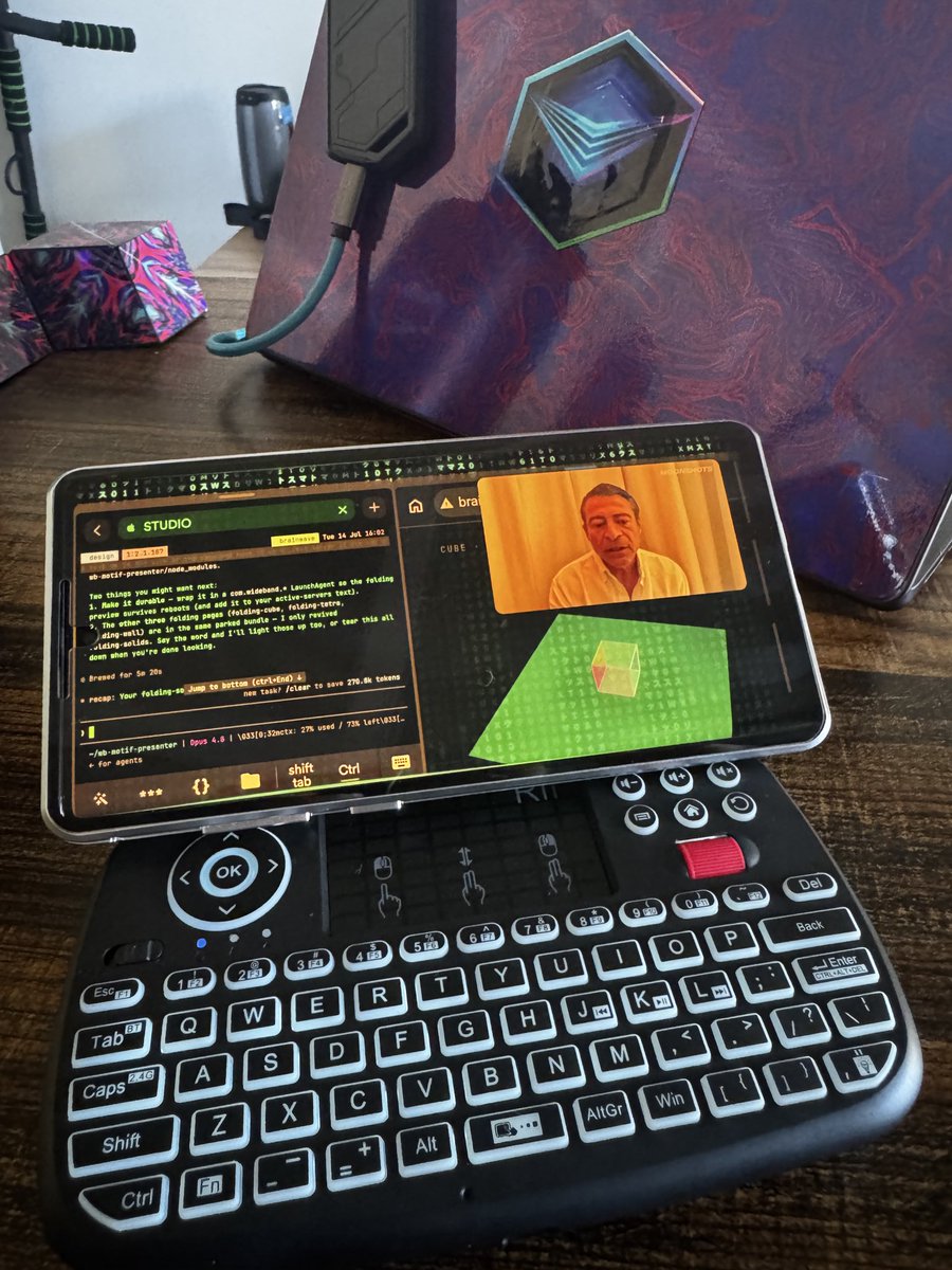 ZayedHaqx's tweet photo. @charlietlamb My setup https://t.co/bvtHbZLdEP