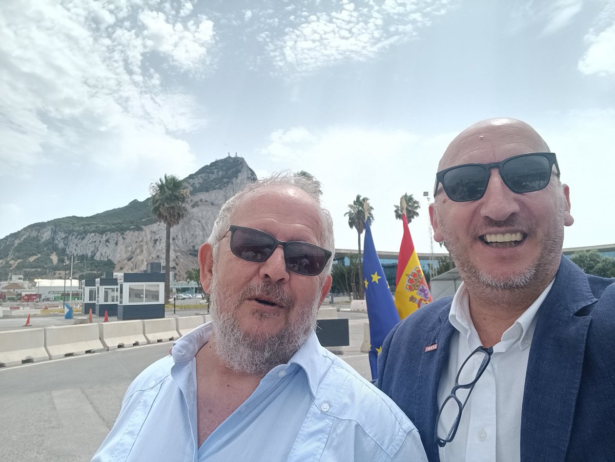 MANOLOTRIANO's tweet photo. A mí amigo @jjtellezrubio lo han nombrado hijo adoptivo de Cádiz, un paso más antes de su nombramiento como hijo predilecto de Algeciras, su ciudad madre natural.
Me encanta verlo contento y reconocido
#Todoseandará
#GrandeTellez
#Setequiere
#Madrenohaymasqueuna. https://t.co/nz5csHtYo7