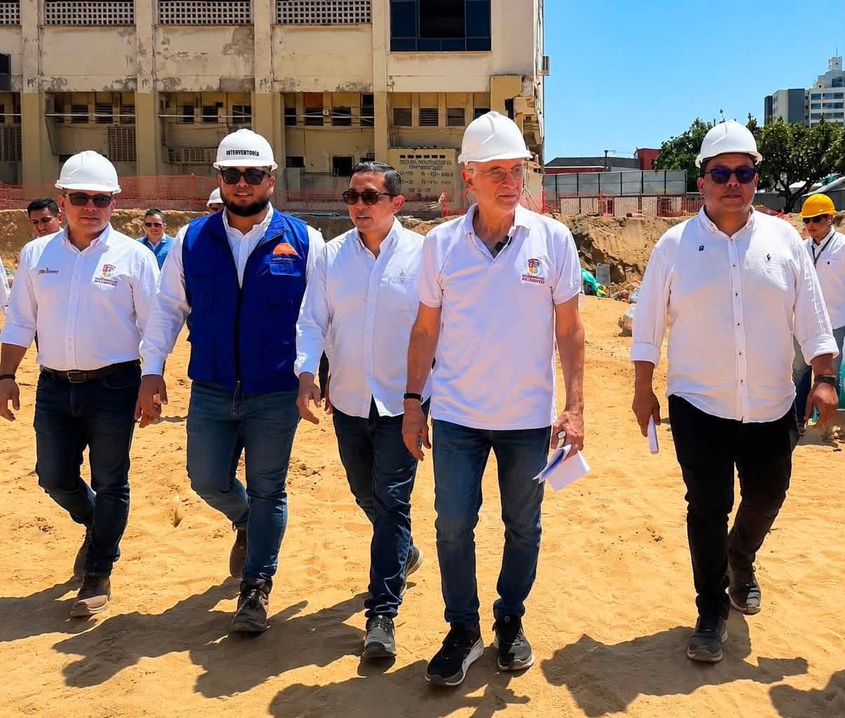 veranodelarosa's tweet photo. ¡Con esta obra de la sede centro, el corazón de la @udeatlantico late con más fuerza! 🚧📚

Hoy inspeccionamos los grandes avances que muestra este proyecto, donde construimos el edificio administrativo, el nuevo edificio de Posgrados y renovamos el edificio Santo Domingo.

Nos llena de emoción esta gran inversión por modernizar una infraestructura histórica y rescatar el valor patrimonial de la educación en nuestro departamento.

#LaTransformaciónSeNota