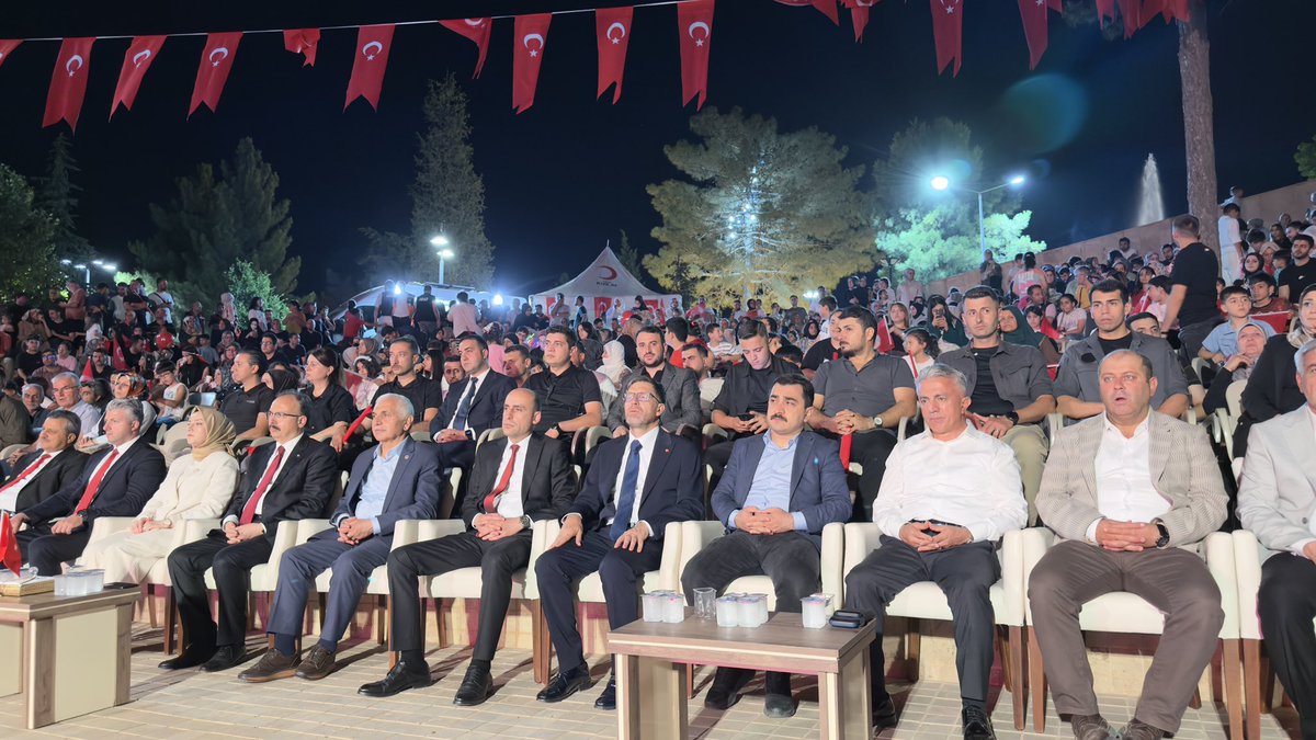 akgencliksiirt's tweet photo. İl Gençlik Kolları Başkanımız Sayın @mrtgul34 , teşkilat mensuplarımız ve hemşehrilerimizle birlikte 15 Temmuz Demokrasi ve Millî Birlik Günü programına katıldık.

15 Temmuz’u unutmadık, unutturmayacağız. 

Aziz şehitlerimizi rahmetle, kahraman gazilerimizi minnetle yâd ediyoruz https://t.co/Ub7S5EIGCC
