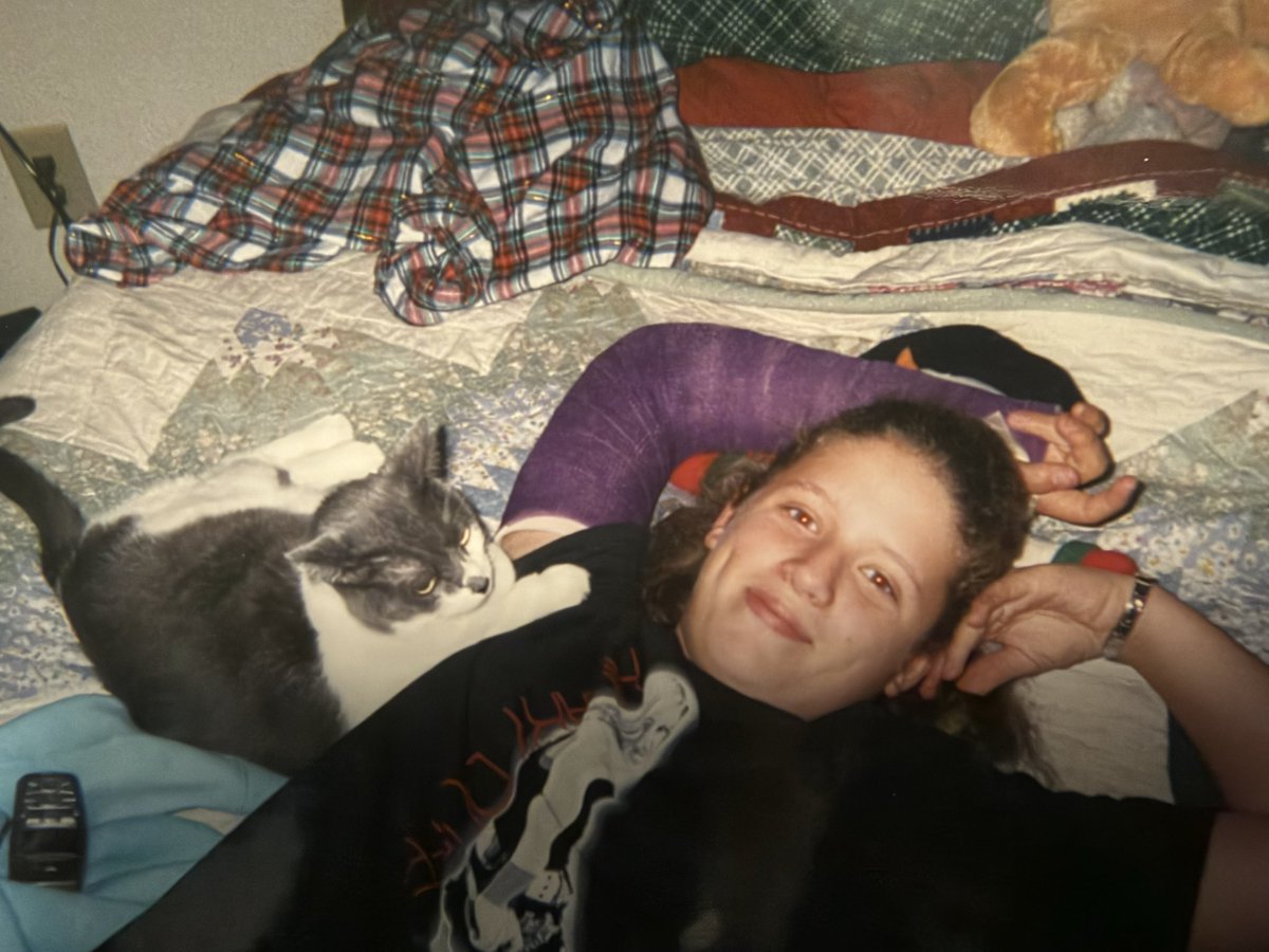 melmariedavis's tweet photo. I don’t want to be anywhere but here🩵🪩🦋 @HilaryDuff #hilaryduff #lizziemcguire #luckymetour #disney #acinderellastory #lizziemcguiremovie #luckorsomething #comeclean #soyesterday #mature #roommates #caspermeetswendy #duffender https://t.co/NHeuzQgKEn