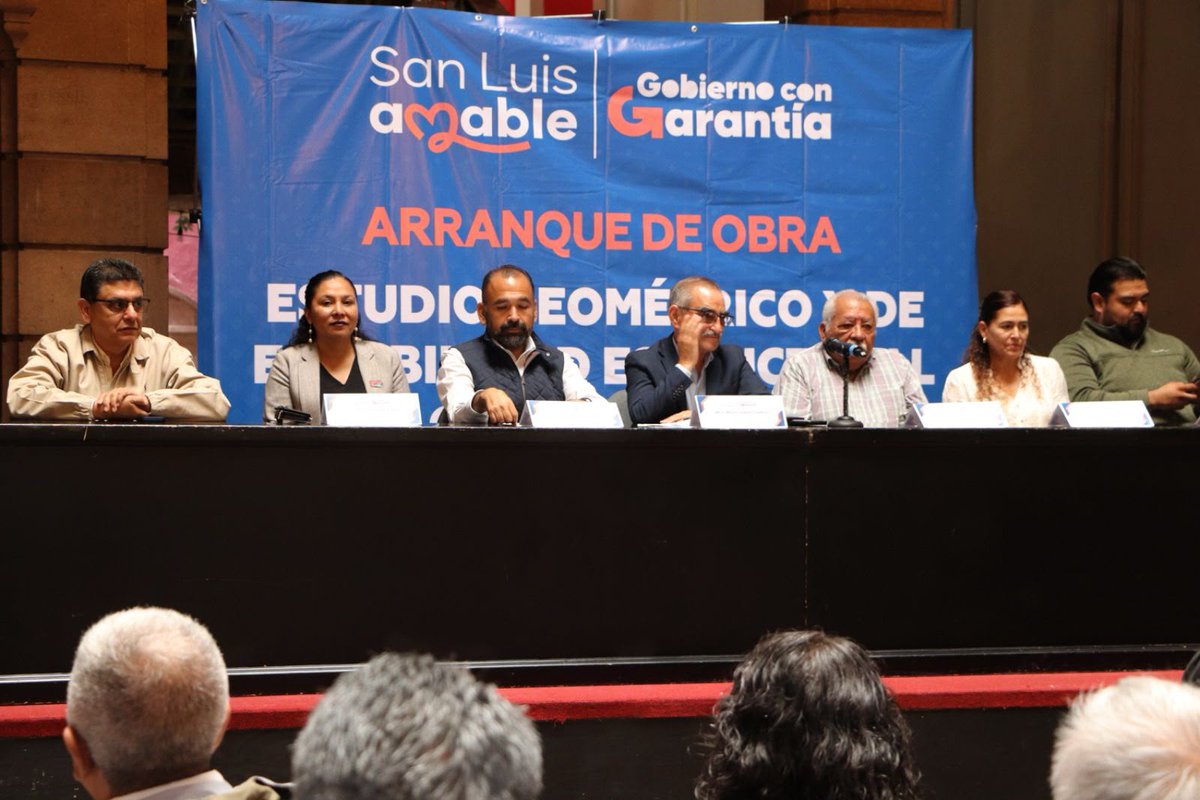 ObrasSLP's tweet photo. 📐 Con técnica, planeación y respeto por la historia, cuidamos el patrimonio de #SanLuisCapital
Por instrucción del alcalde @EF_Galindo, se inicia un estudio especializado del Centro Cultural Palacio Municipal, para anticipar riesgos y garantizar su correcta conservación https://t.co/Z6VVjlzpZX