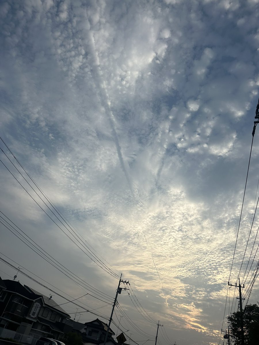 nksd8435's tweet photo. やばそうな雲！#地震雲 https://t.co/U43ujInM25