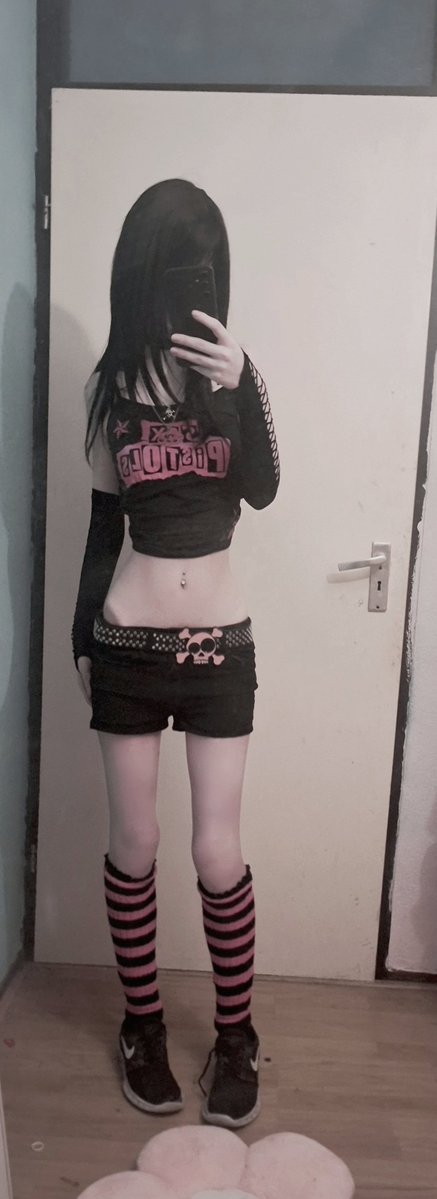 necrokittymimi's tweet photo. I feel so hungry and so extremely bored all the time ugh.. bought strong sleeping meds so I can just sleep more often instead :/ I feel so numb and empty
#edrtwt #bodycheck #thinspo https://t.co/mduM1MX1Lu