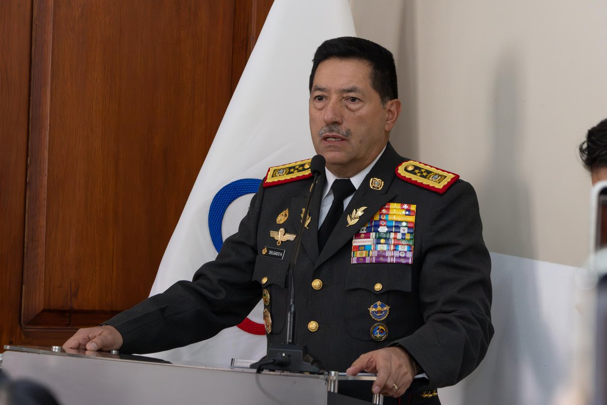 CJudicaturaEc's tweet photo. El jefe del Comando Conjunto de las Fuerzas Armadas, Gral. Henry Delgado Salvador, considera que materializar este proyecto es dar un paso firme hacia una necesidad del país. 

"Hoy como Fuerzas Armadas entregamos todo nuestro contingente para que estas actividades muy sensibles se desarrollen con la transparencia del caso (...) No vamos a defraudar ni a la Función Judicial ni al pueblo ecuatoriano". 🧵