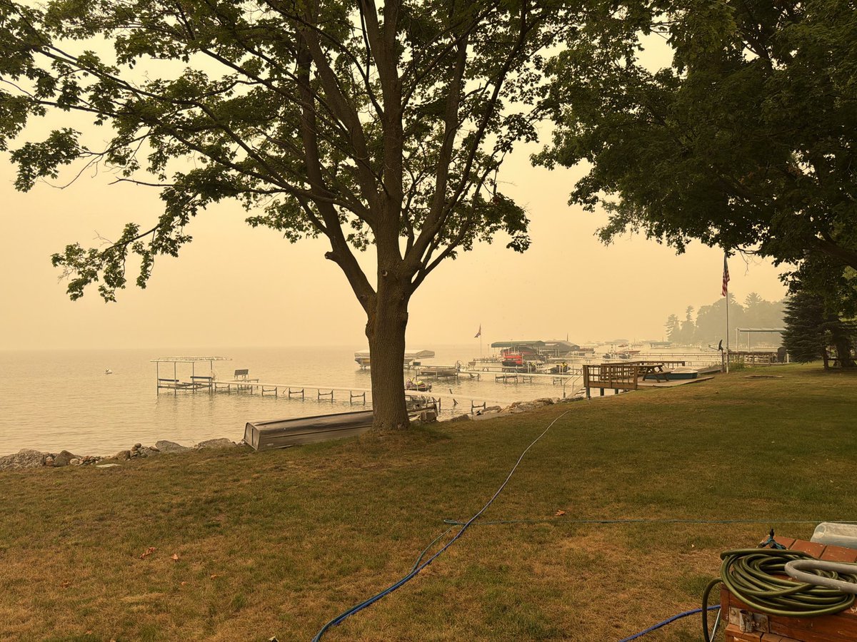 DaveBondyTV's tweet photo. This is video of the Canadian wildfire smoke from Lake Charlevoix near Boyne City. Thanks to @Wild___Wayne for the picture https://t.co/jgjj36tMYj